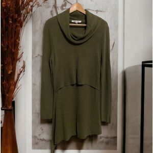 Avette Women’s Green Asymmetrical Long Sleeve Cowl Neck Sweater Size M